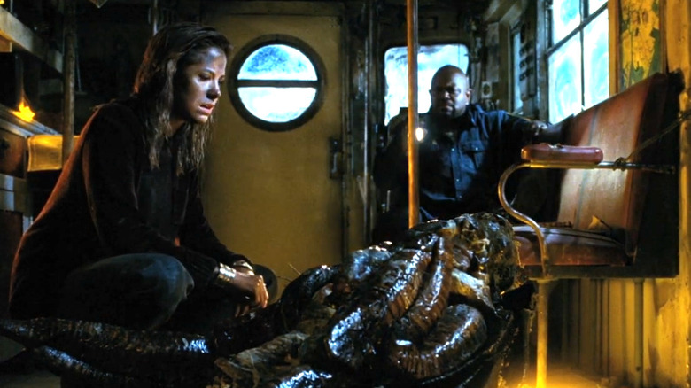 Mira Sorvino's Dr. Susan Tyler looking at the monster in Mimic