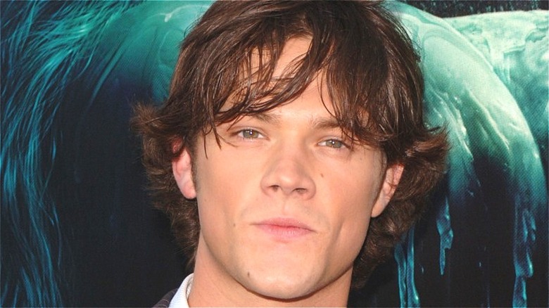 Jared Padalecki posing at event