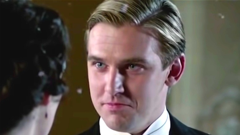 Matthew Crawley Dan Stevens smirk snow