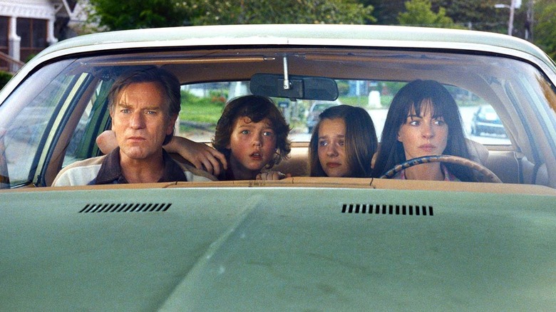 the family try to leave their neighborhood in The End of Oak Street (2026)
