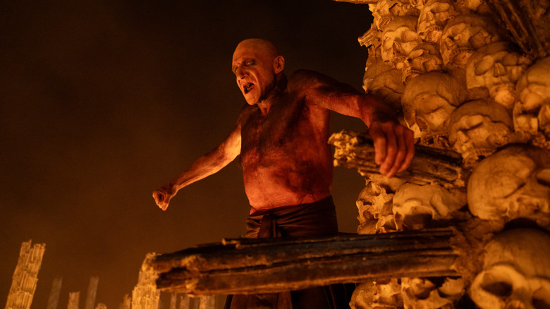 Dr. Kelson hanging off the bone temple in "28 Years Later: The Bone Temple" (2026)