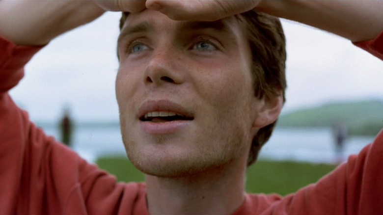 Jim looking at the sky in "28 Days Later" (2002)