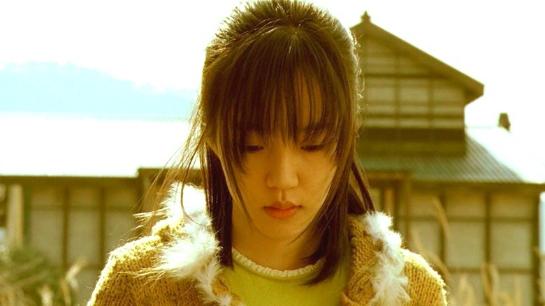 Su-mi walking away from the house