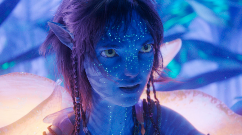 Kiri among glowing plants in Avatar: Fire and Ash