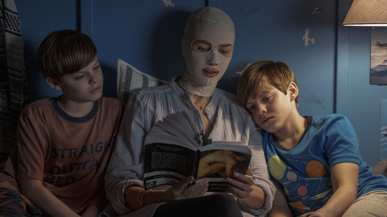 Naomi Watts reads book to boys