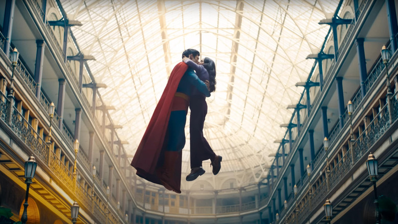 Superman and Lois kissing in mid-air in "Superman" (2025)