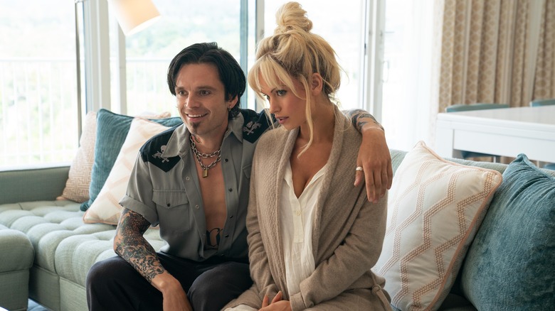 Pamela Anderson Lily James Tommy Lee Sebastian Stan chain necklace