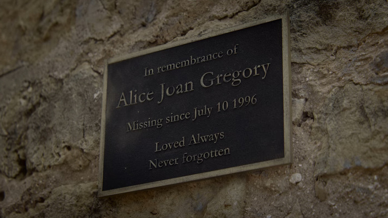 Plaque to remember Alice