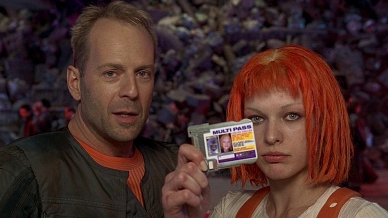 Leeloo holds up a multipass
