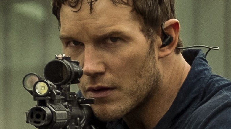 Chris Pratt holding gun