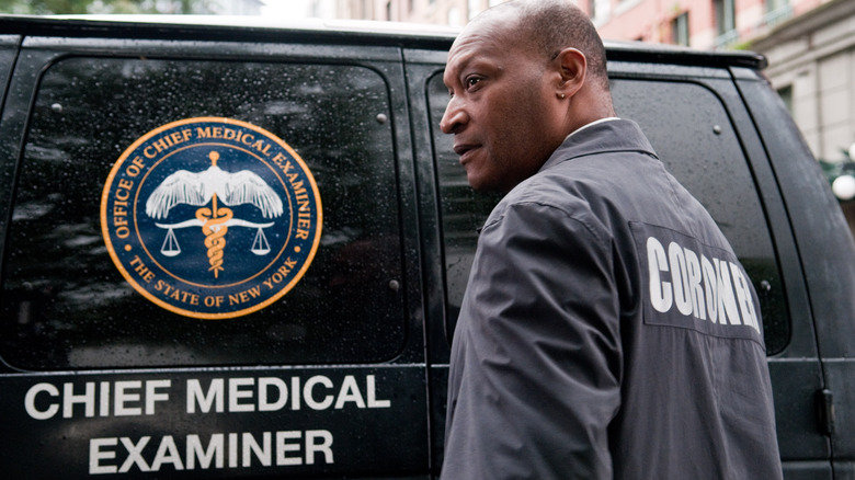 William Bludworth stands by the coroner's truck in "Final Destination 5" (2011)