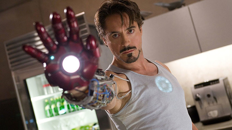 Tony Stark Iron Man 1 gauntlet pose