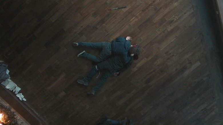 Ellie holding Joel's body on the ground