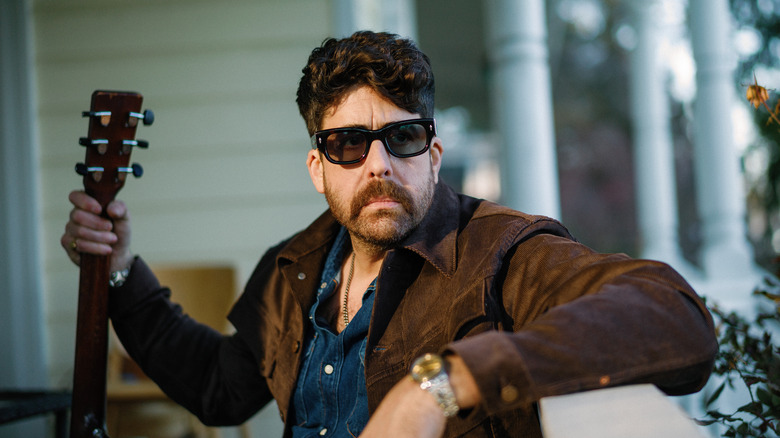 Adam Goldberg as Harry with guitar in The Equalizer