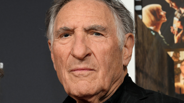 Judd Hirsch posing at premiere