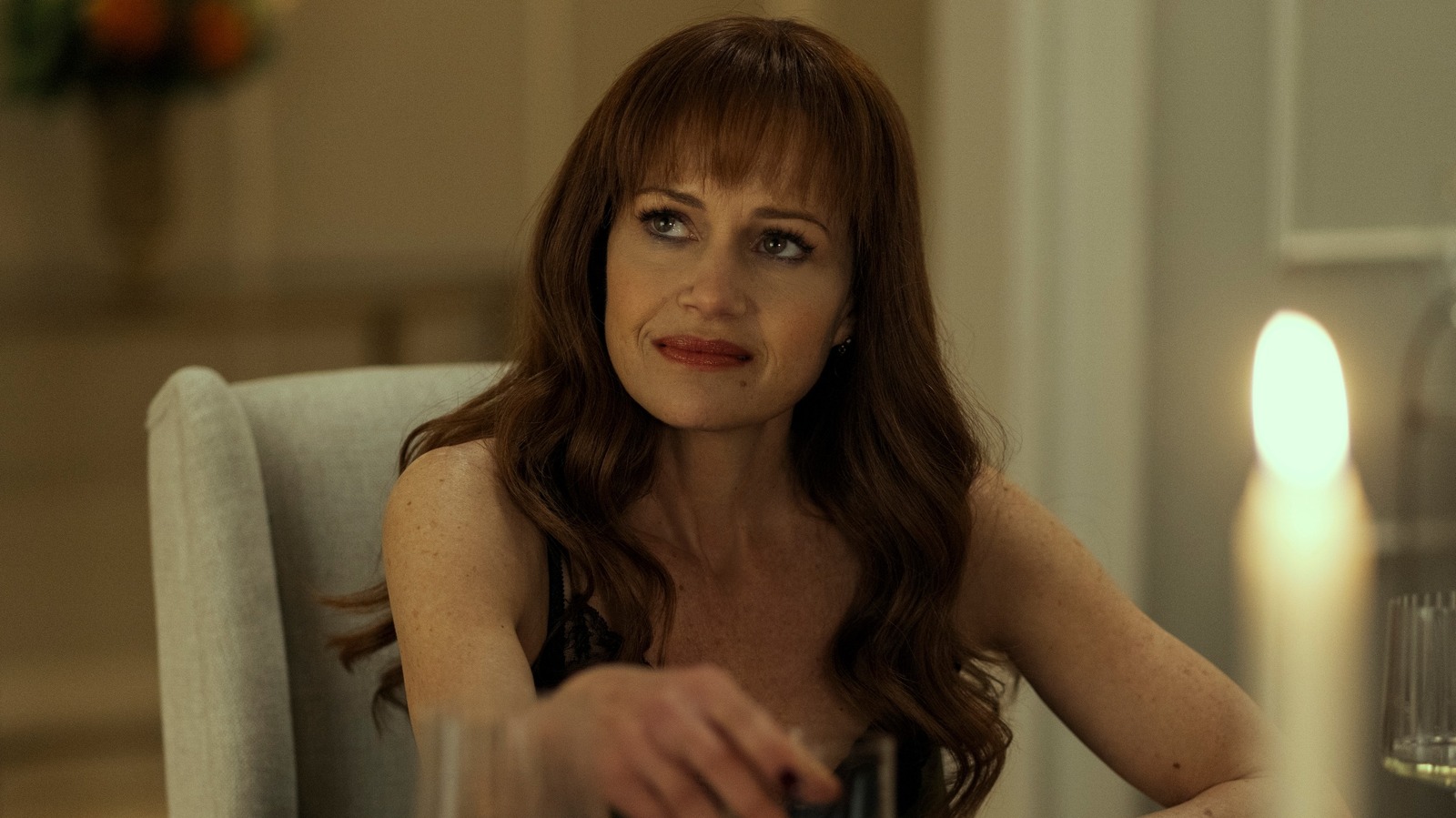 Carla Gugino como Verna em A QUEDA DA CASA DE USHER (THE FALL OF