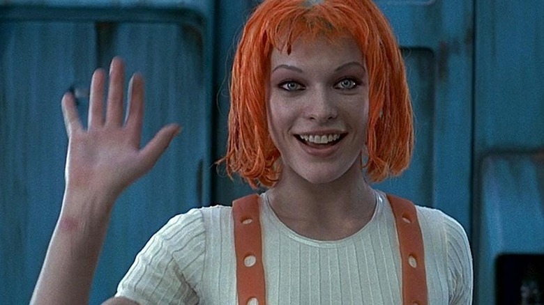 Leeloo waving