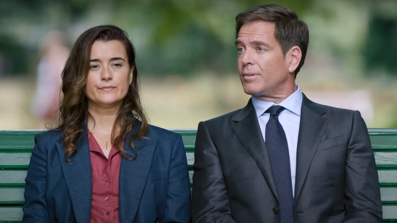 Tony and Ziva sitting on a park bench