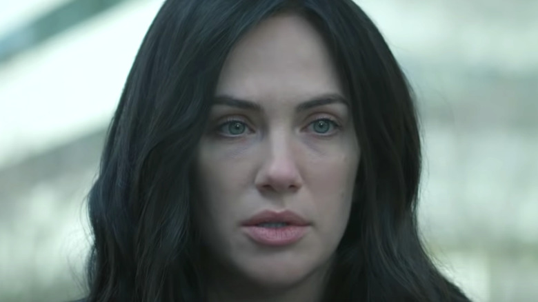 Kate Siegel somber in Hypnotic