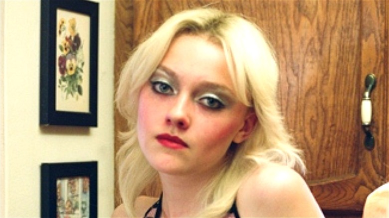 Dakota Fanning posing as Cherie Currie