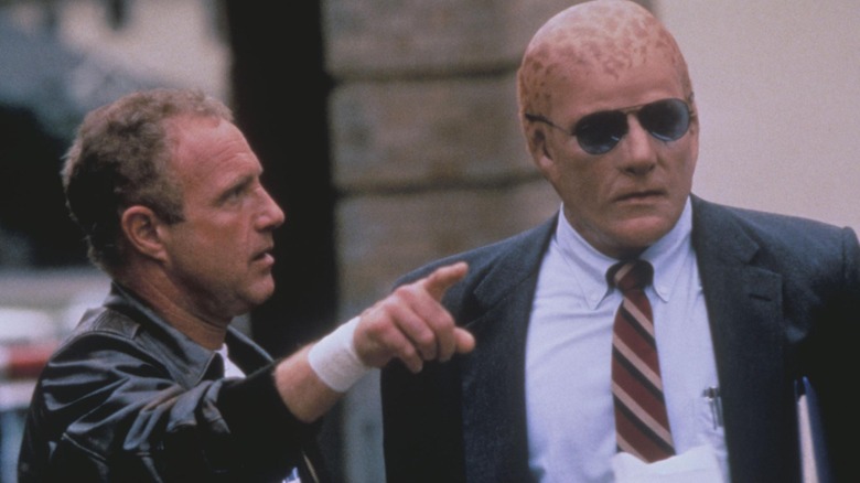 Sykes and Sam Francisco speaking in Alien Nation