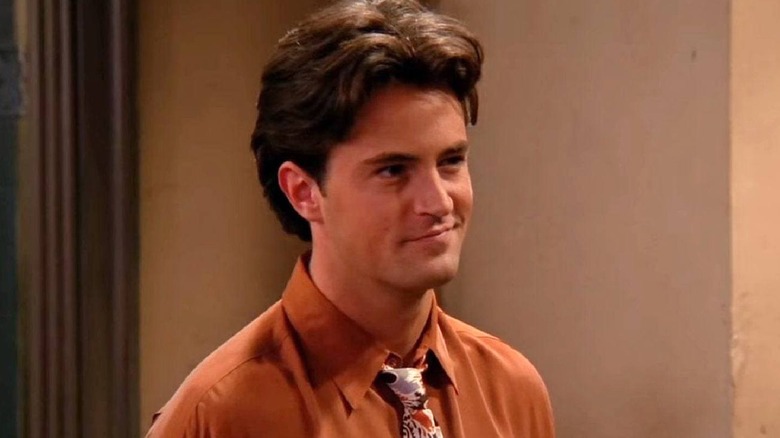 Matthew Perry Chandler Bing smirking