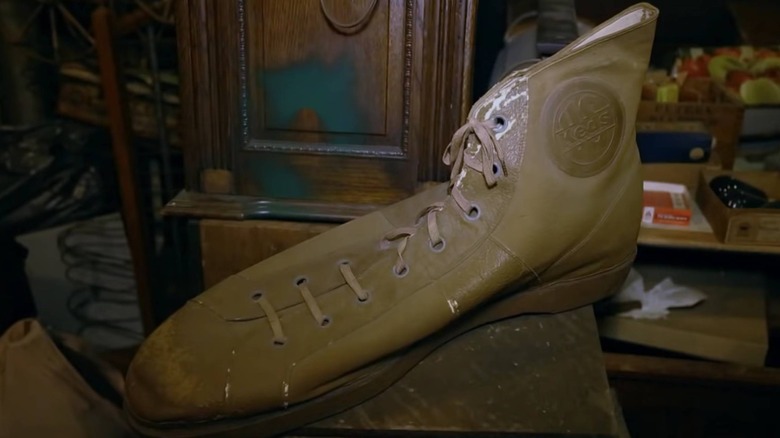 The Giant Shoe That Cost American Pickers $1,000