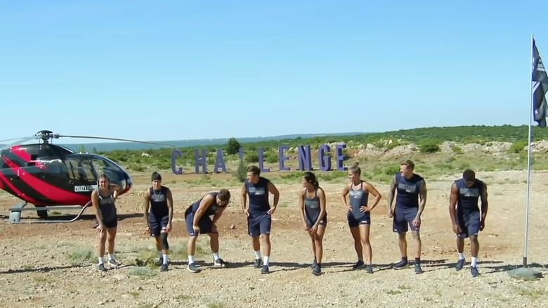 Contestants lining up to race