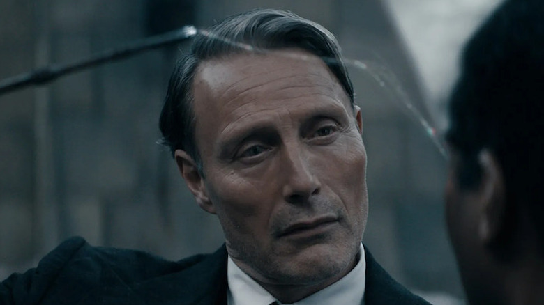 Grindelwald charming his follower