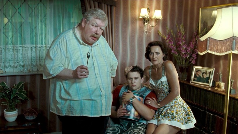 Fiona Shaw, Richard Griffiths, and Harry Melling in Harry Potter and the Sorcerer's Stone