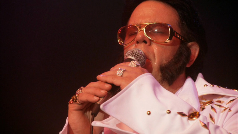 Bobby Munson singing Elvis 