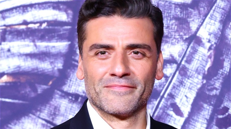 Oscar Isaac smile red carpet