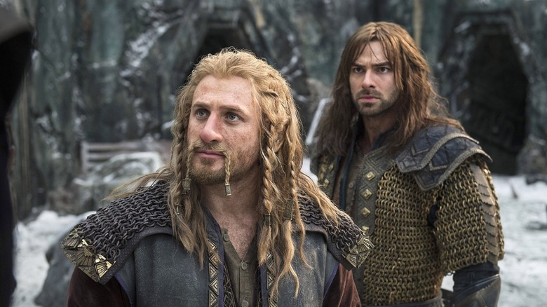 Fili and Kili looking up