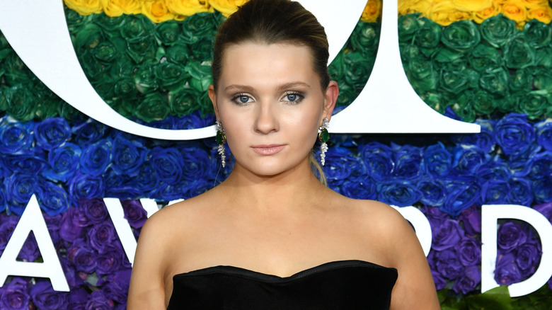 Abigail Breslin wearing bun