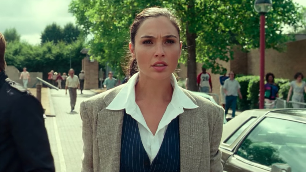 Gal Gadot looking concerned in Wonder Woman 1984