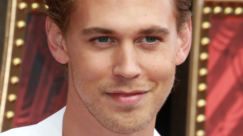 Austin Butler smirking