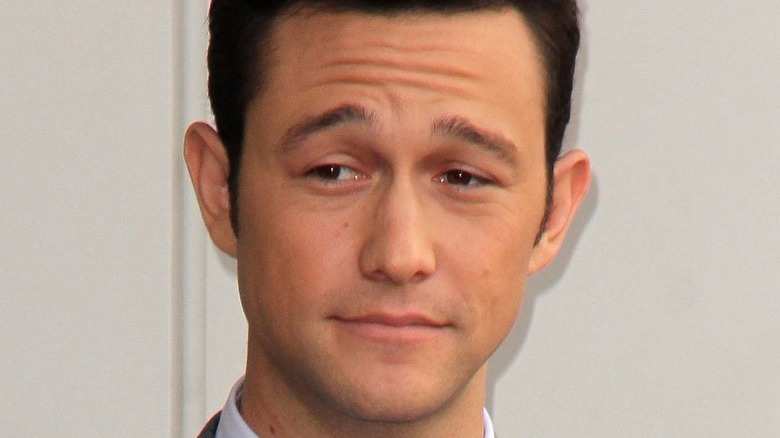 Joseph Gordon-Levitt smiling red carpet