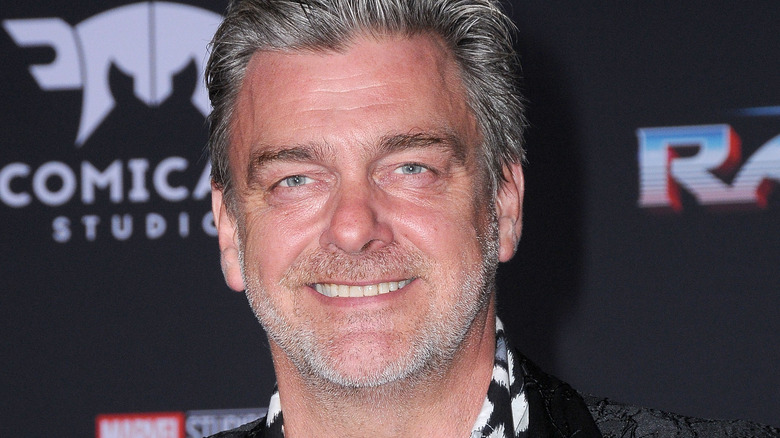 MORRE O ATOR DA MARVEL COMICS RAY STEVENSON 