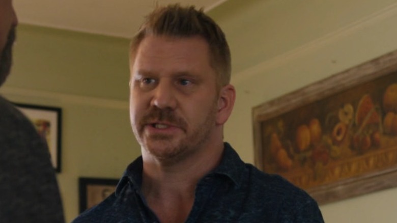 Reggie talks to Detective Stabler