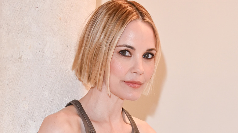Leslie Bibb wearing tank top