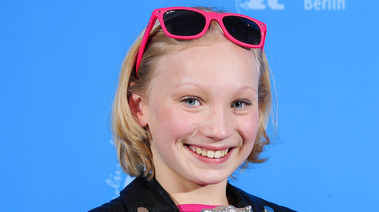 Helena Zengel smiling at event