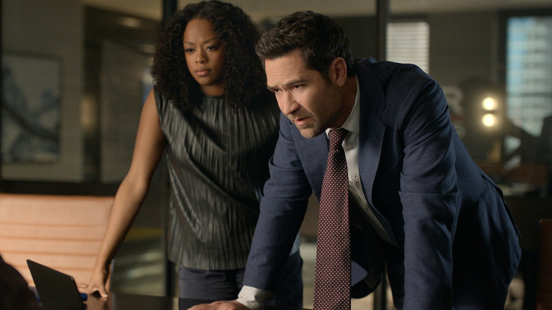 Izzy and Mickey talk to a client in "The Lincoln Lawyer"