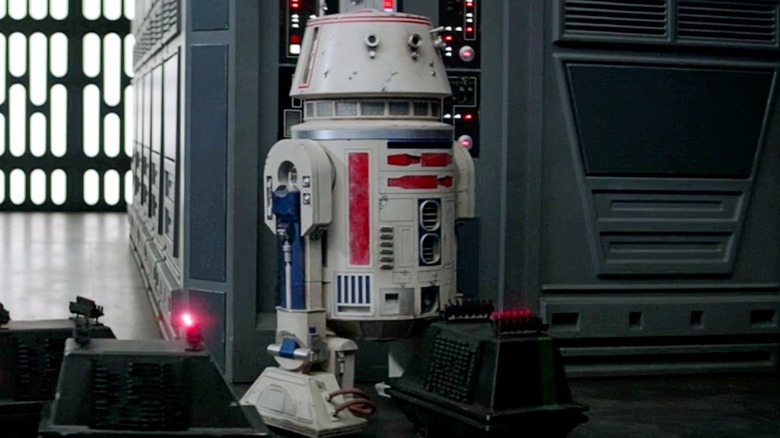 R5-D4 surrounded