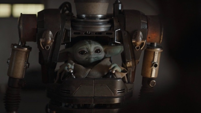 Grogu piloting IG-12