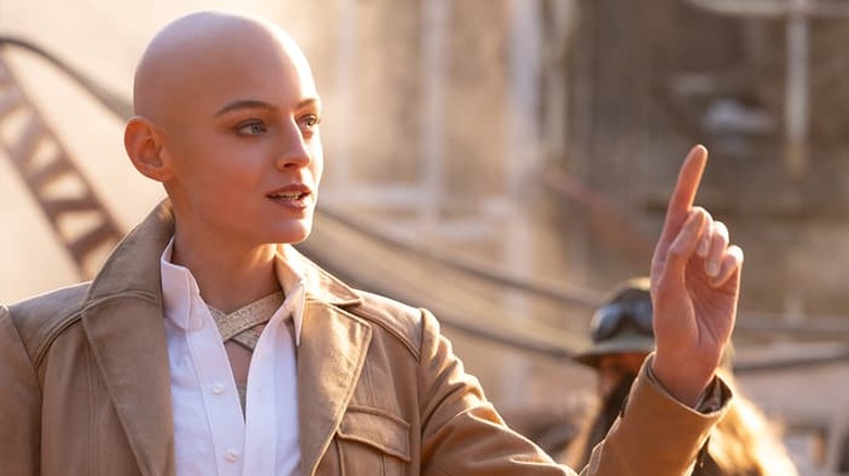 Cassandra Nova pointing