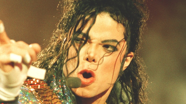 Michael Jackson singing and pointing finger
