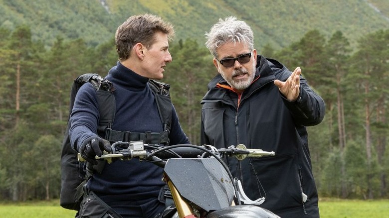 Christopher McQuarrie directs Tom Cruise