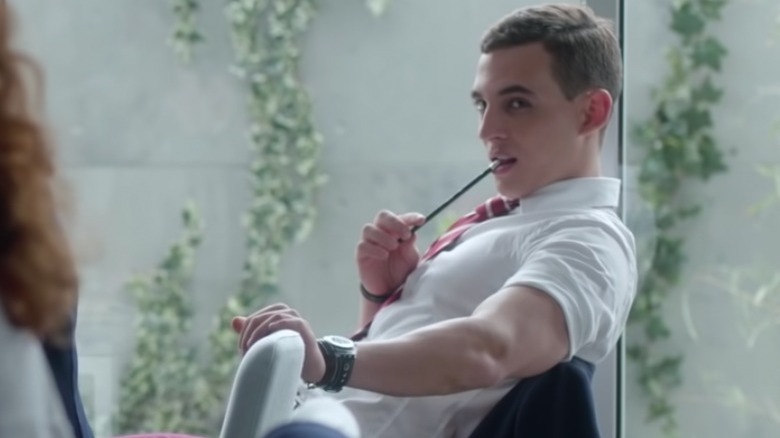 Miguel Herrán chewing pencil in Elite 