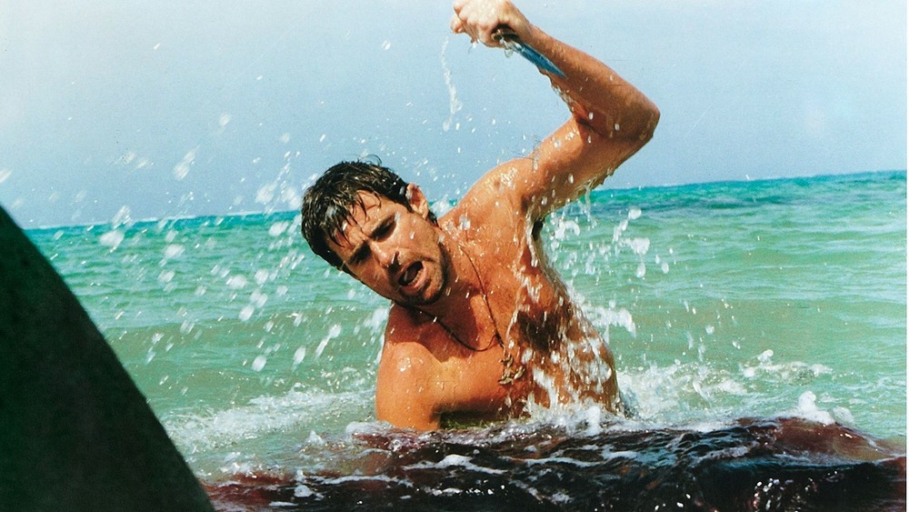 Treat Williams stabs shark