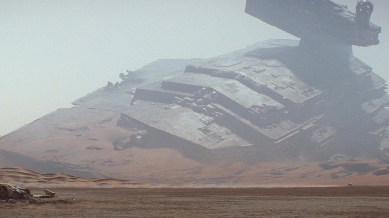 downed destroyer on Jakku